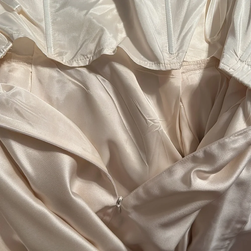 Beautiful Shell Shoshanna short strapless dress. Never worn. Size 10. - Picture 6 of 6